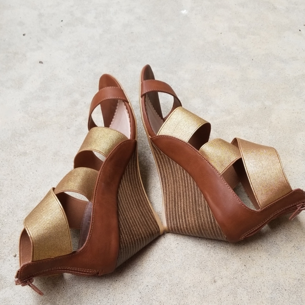 Madison Gold Wedge - Picture 4 of 8